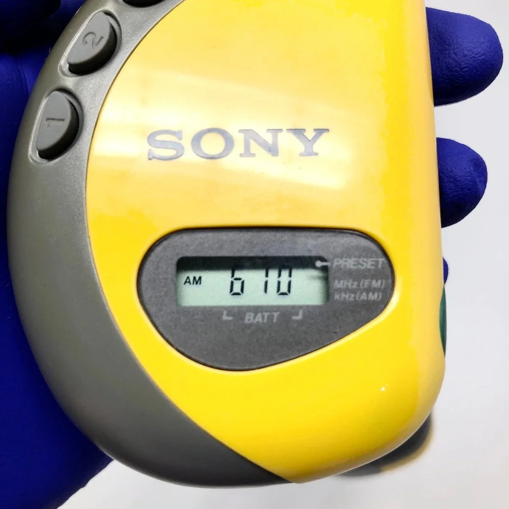 Sony FM/AM Walkman SRF-HM55 Headphones Vintage Yellow Sports Radio - Works Great